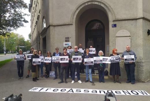 “Udar na svakog novinara”: Održan protest novinara u Zagrebu protiv izručenja Juliana Assangea