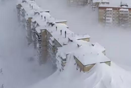 Zašto odjednom svi gledamo 'snijeg do drugog sprata'?