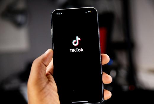 Broj Amerikanaca koji prate vijesti na TikToku porastao više od šest puta u pet godina