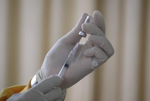 Iz Vlade FBiH nema reakcije o uvrštavanju medijskih radnika na prioritetnu listu za vakcinaciju protiv koronavirusa 