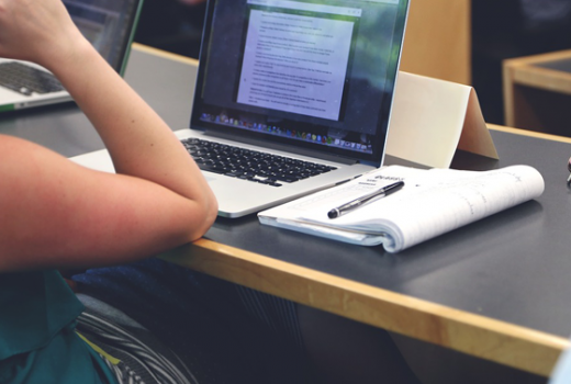 Edukativni program "Slobodni glasovi: promicanje slobode izražavanja i slobode medija u BiH"
